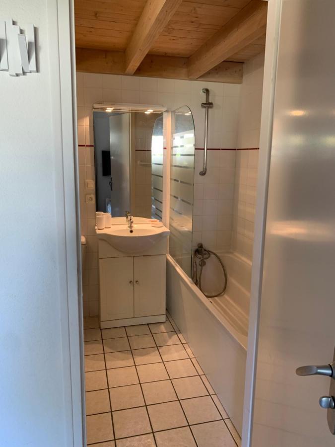 Maisonnette Avec Piscine Intérieure Chauffée à 300m De La Casa de Férias *
