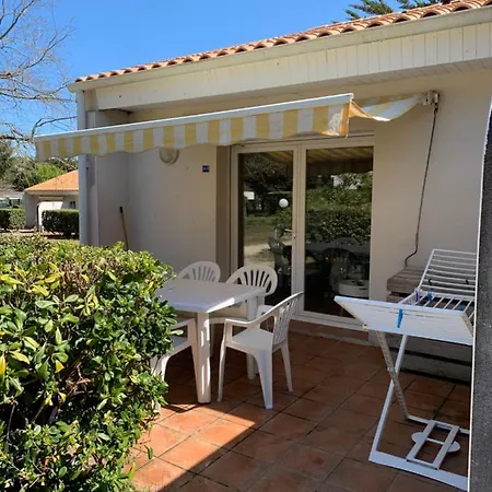 Maisonnette avec piscine intérieure chauffée à 300m de la plage Saint-Georges-d'Oleron Extérieur photo