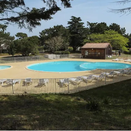 Maisonnette avec piscine intérieure chauffée à 300m de la plage Saint-Georges-d'Oleron Extérieur photo