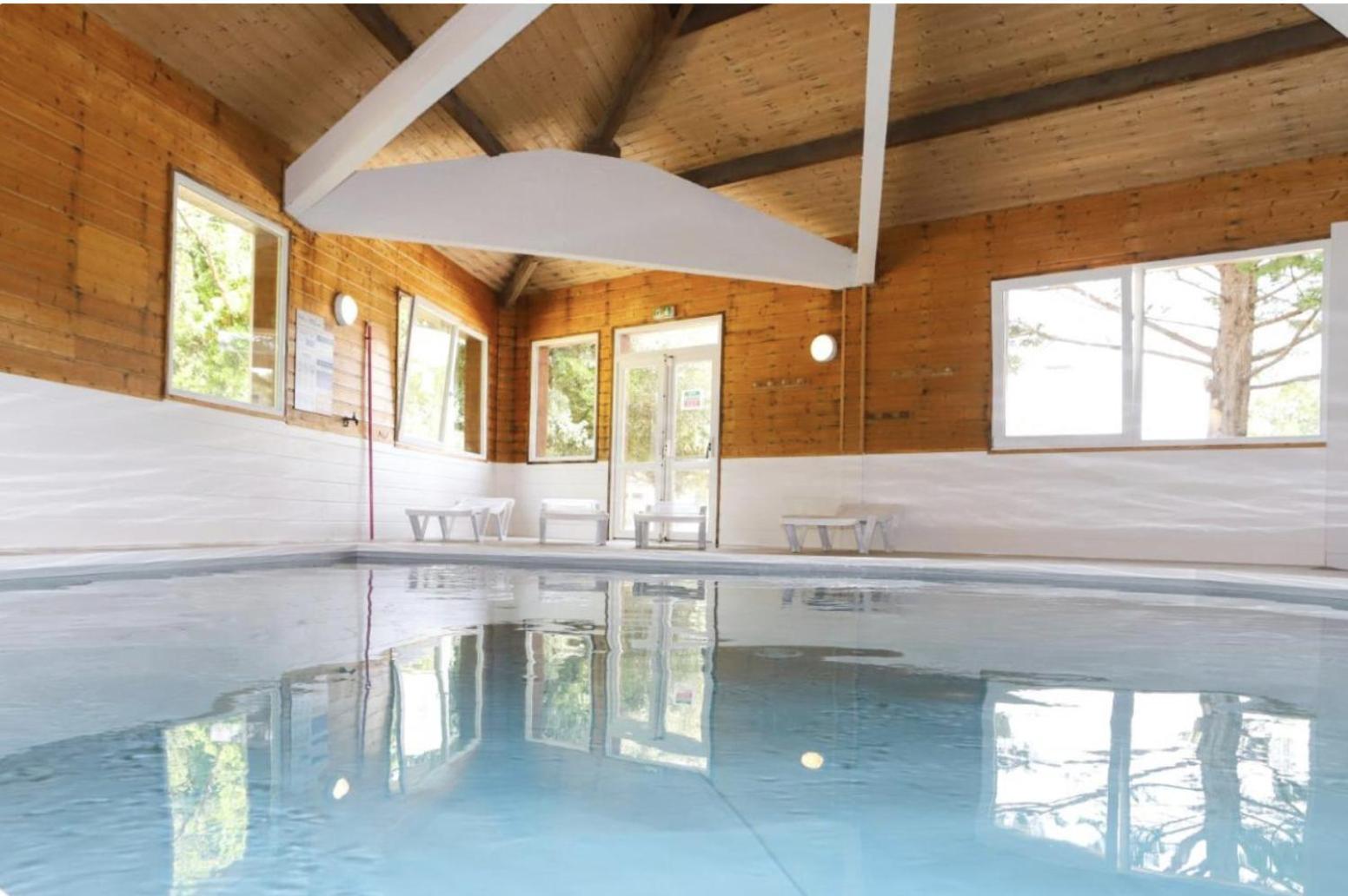 Holiday home Maisonnette Avec Piscine: Cozy Beachside Retreat *