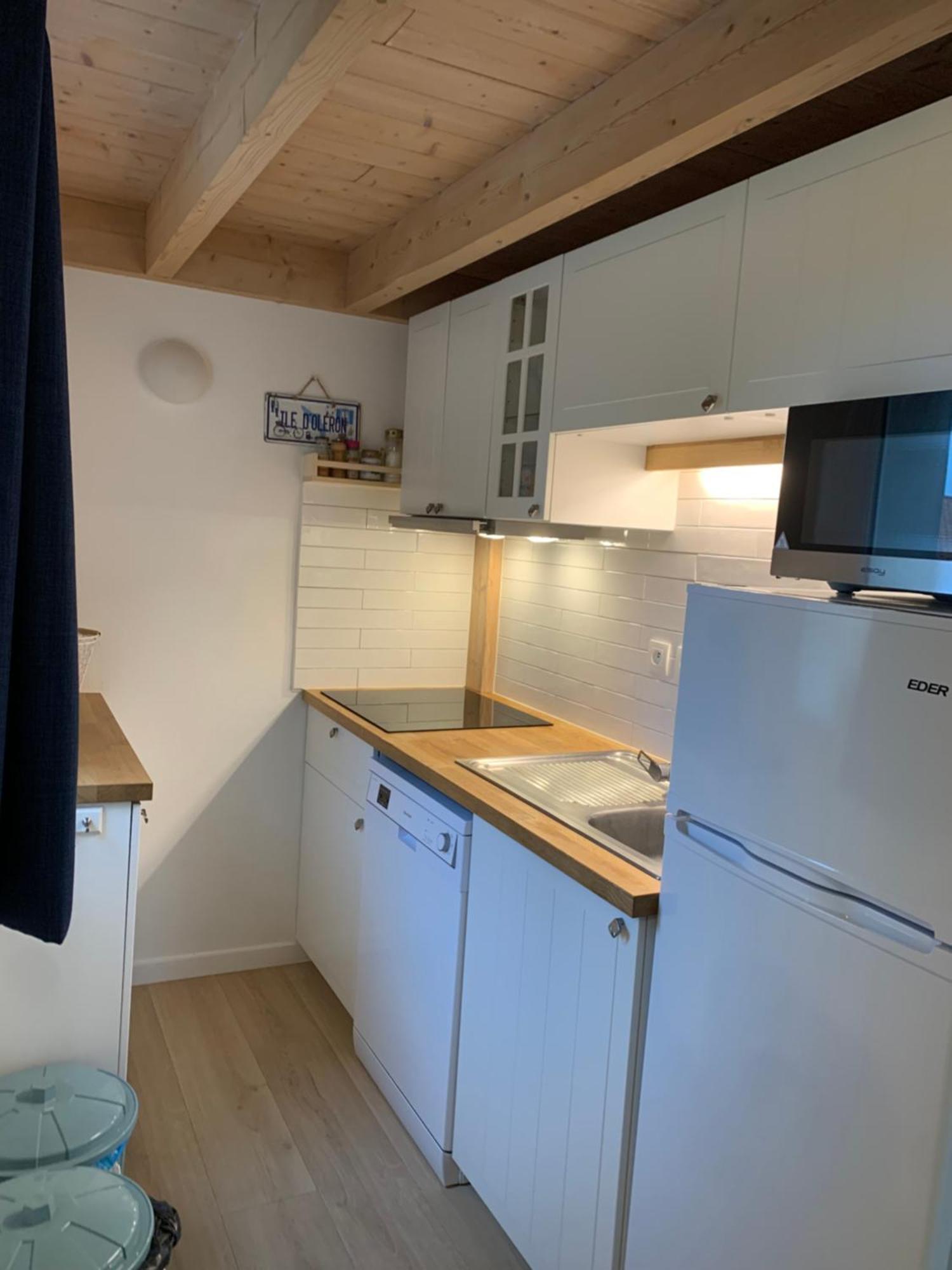 Holiday home Maisonnette Avec Piscine: Cozy Beachside Retreat